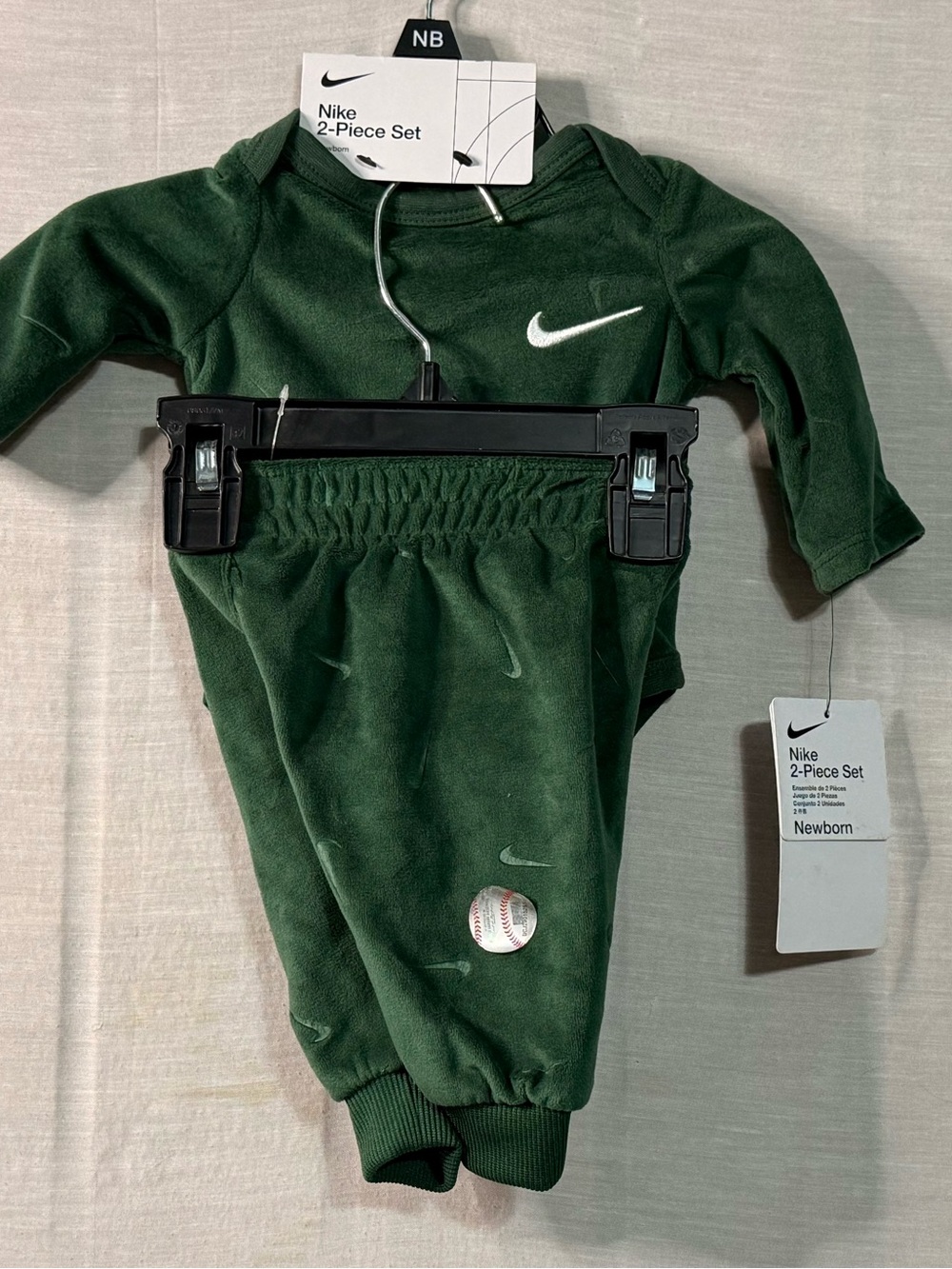 Nike Newborn Green Swoosh 2-Piece Bodysuit Jogger Set NWT
